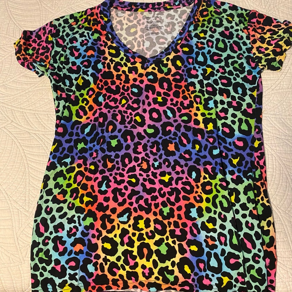 Charlie’s Project Lizzy Leopard Women’s Short Sleeve V-neck, Small